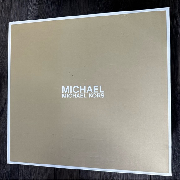 Michael Kors 💥 Haskell Crocodile Embossed
Leather Combat Boot. - Picture 9 of 9